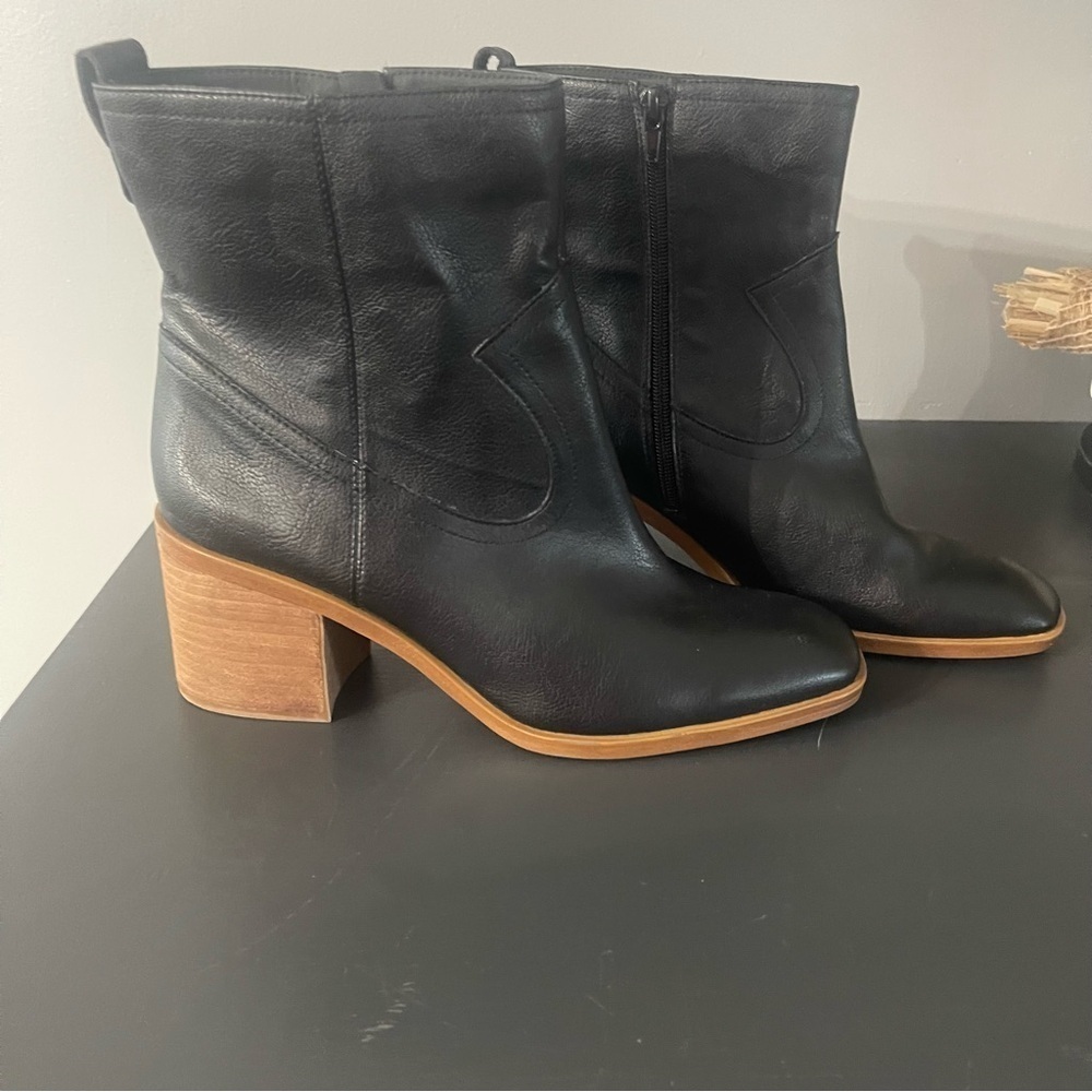 Zodiac Black Leather Lovie Boots Size 11